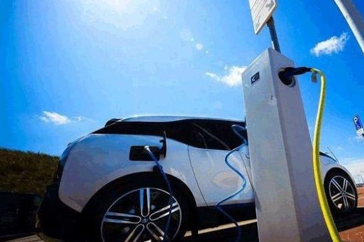  新能源汽车产业链形势加剧