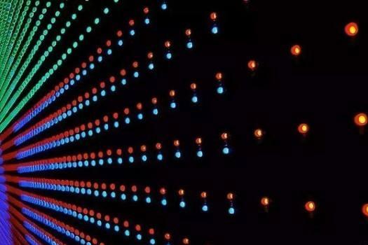 中国面板行业继续迈进高端市场