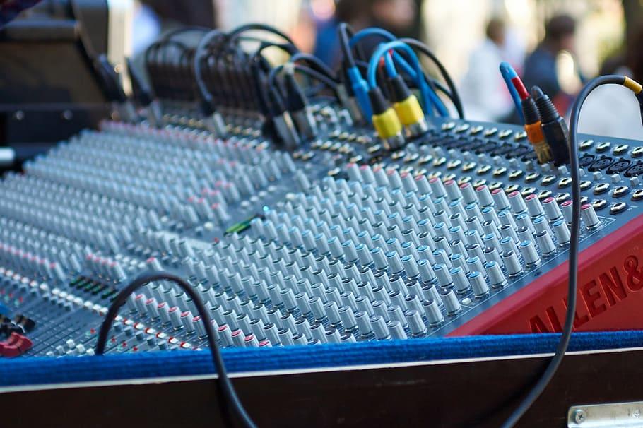 全面进军电动汽车  大众探影、ID等车型亮相